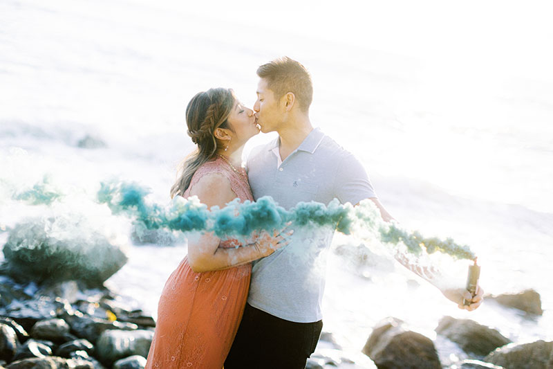 smoke bomb engagement session